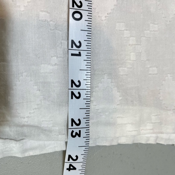 VICKI WAYNE Embossed Vine White Tunic w/ Colorful Floral Embroidery Size Small - Picture 7 of 10